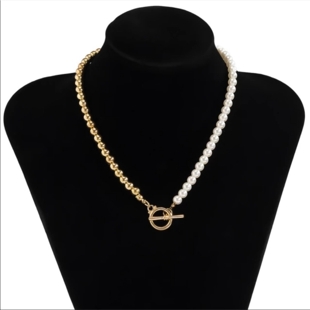 White + Gold Beaded Necklace - Picture 2 of 7